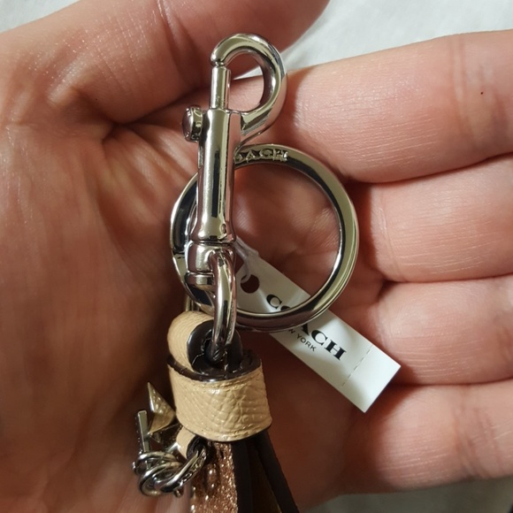 COACH STAR GLITTER LOOP BAG CHARM GOLD . - Picture 5 of 5